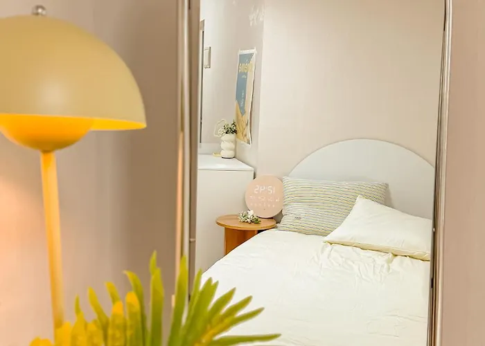 Appartement 304hongdae Station Area, Yeonnam, Hongdae Street, 15 Minutes From Itaewon, Single Accommodation, Fully Furnished Seoel