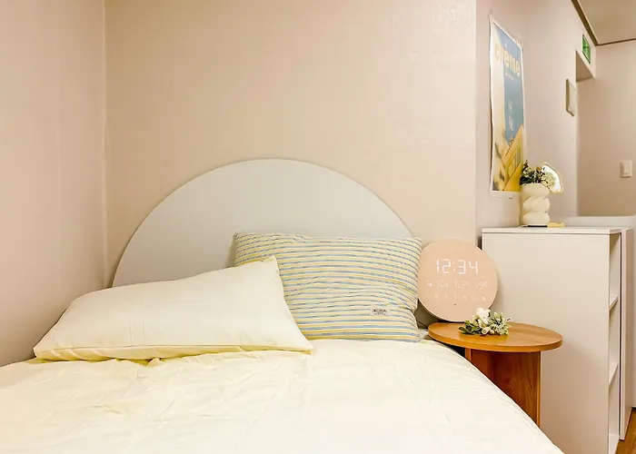 Appartement 304hongdae Station Area, Yeonnam, Hongdae Street, 15 Minutes From Itaewon, Single Accommodation, Fully Furnished
