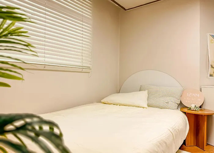 304hongdae Station Area, Yeonnam, Hongdae Street, 15 Minutes From Itaewon, Single Accommodation, Fully Furnished Appartement