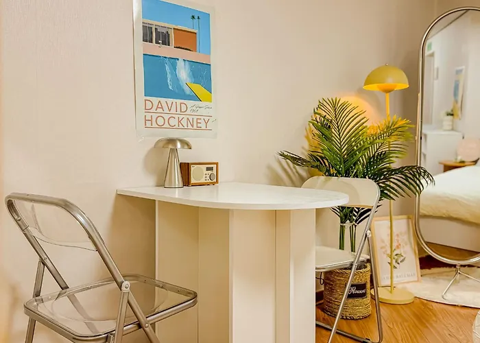 304hongdae Station Area, Yeonnam, Hongdae Street, 15 Minutes From Itaewon, Single Accommodation, Fully Furnished * Seoel
