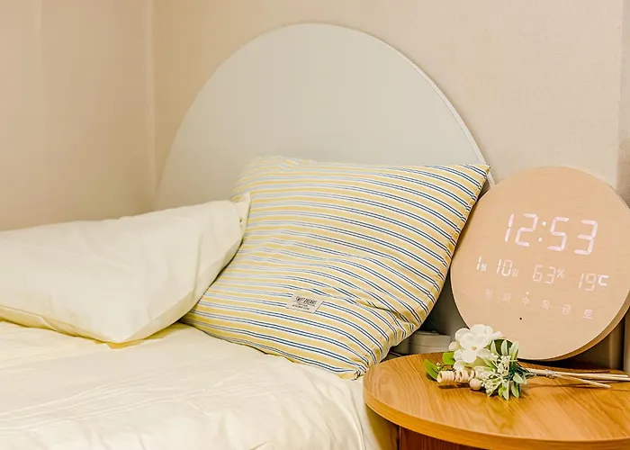 304hongdae Station Area, Yeonnam, Hongdae Street, 15 Minutes From Itaewon, Single Accommodation, Fully Furnished
