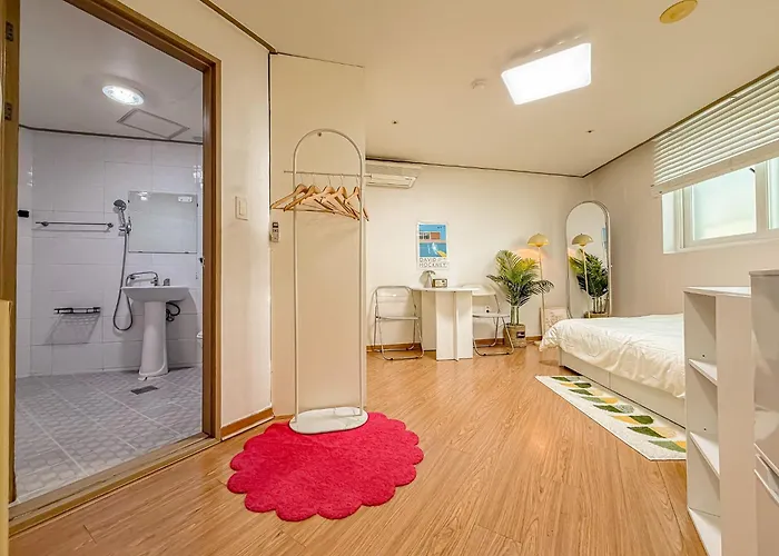 304hongdae Station Area, Yeonnam, Hongdae Street, 15 Minutes From Itaewon, Single Accommodation, Fully Furnished Appartement